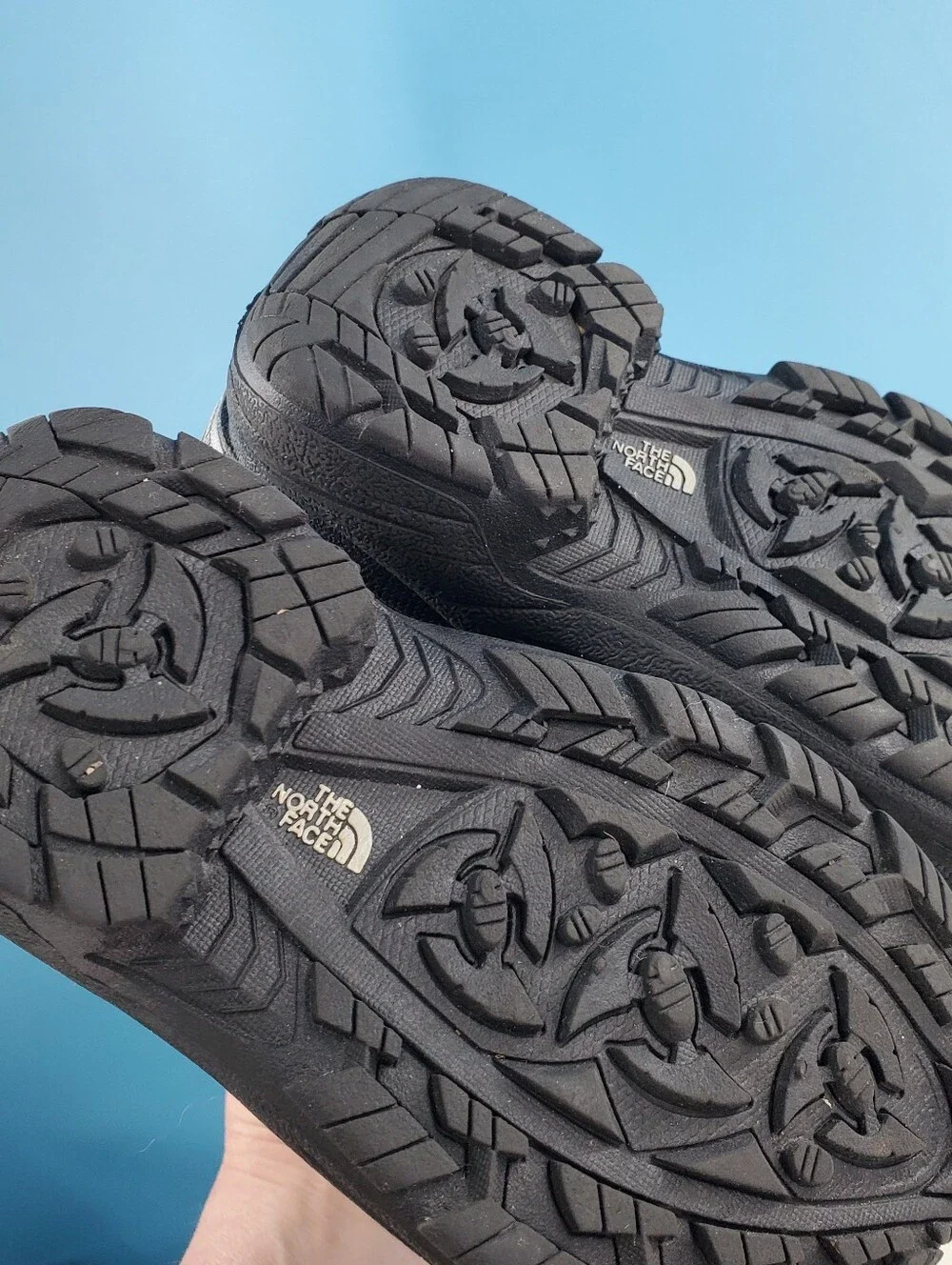 North Face boy's weatherproof snow boots 11